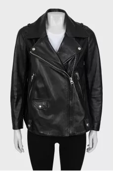 Leather jacket shortened at the back