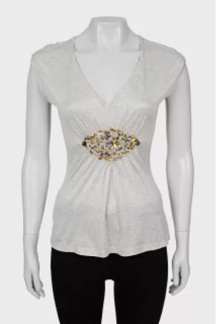 Gray T-shirt decorated with rhinestones