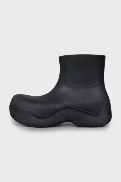 Rubber boots with massive soles