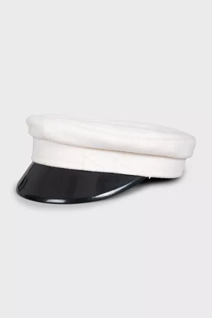 Felt cap with contrasting visor