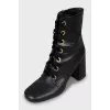 Leather ankle boots with velvet laces