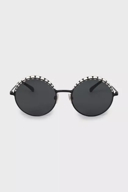 Sunglasses decorated with beads