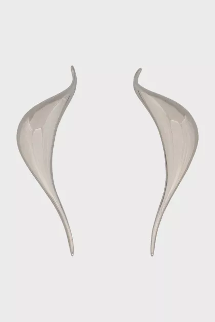 Wavy earrings in silver color