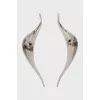 Wavy earrings in silver color