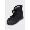 Insulated boots in black