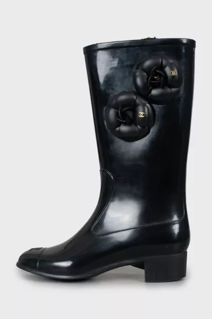 Rubber boots decorated with flowers