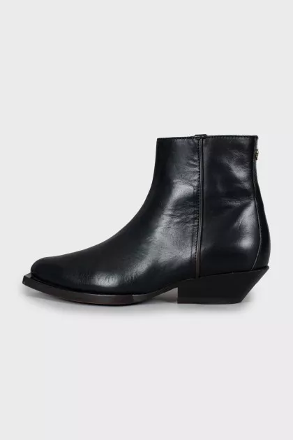 Leather cossacks with a zipper
