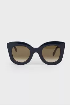 Sunglasses with a massive frame