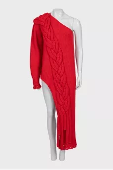 Knitted red dress with a slit
