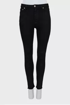 Skinny jeans with raw hem