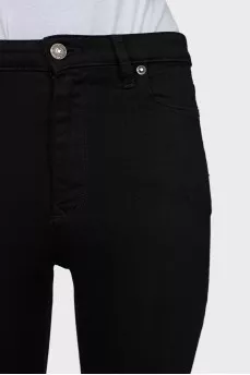 Skinny jeans with raw hem