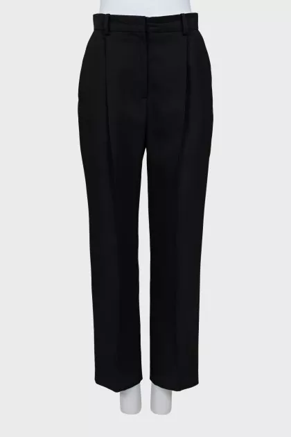 Woolen tapered trousers with creases
