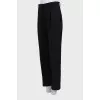 Woolen tapered trousers with creases