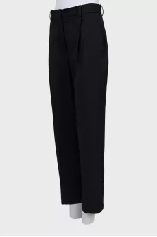 Woolen tapered trousers with creases