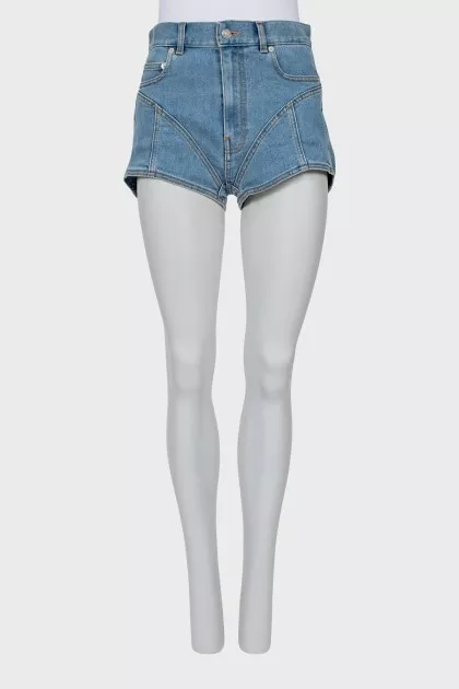 Mini shorts with relief seams