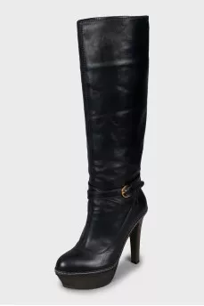 Leather boots with strap