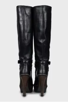 Leather boots with strap