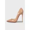 Beige patent leather pumps
