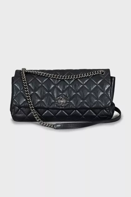 Quilted leather shoulder bag