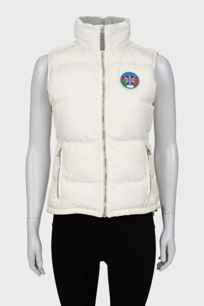 Ski vest with branded patch