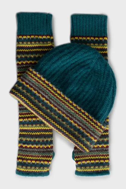 Knitted set of hat and gloves