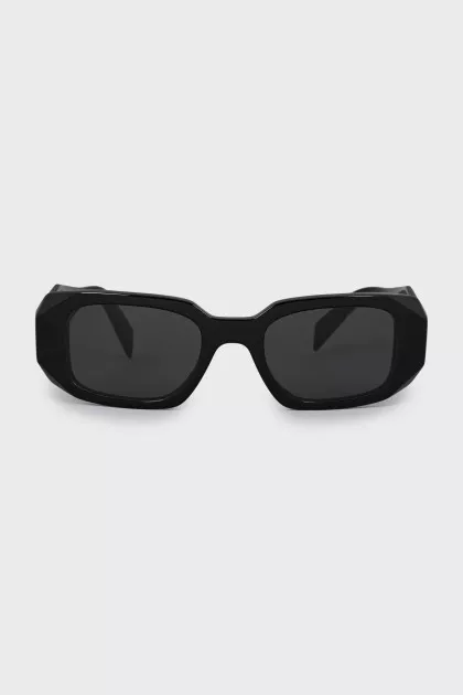Sunglasses with logo on temples