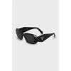 Sunglasses with logo on temples