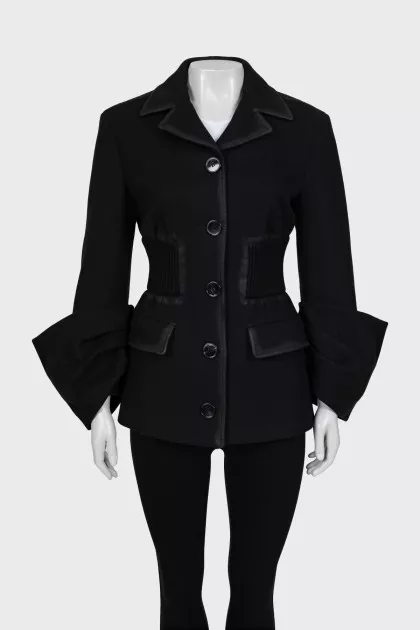 Short coat with patch sleeves
