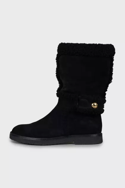 Insulated boots with gold fittings