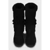 Insulated boots with gold fittings