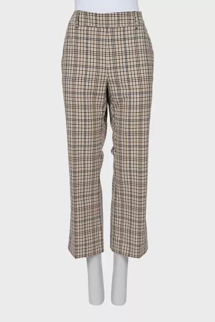 Cropped trousers in a checkered print