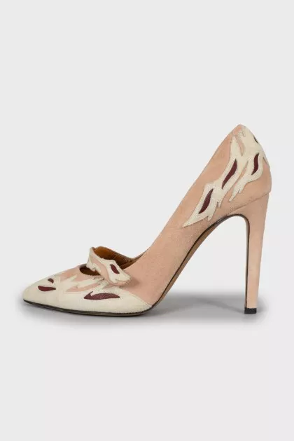 Beige shoes with pattern on suede