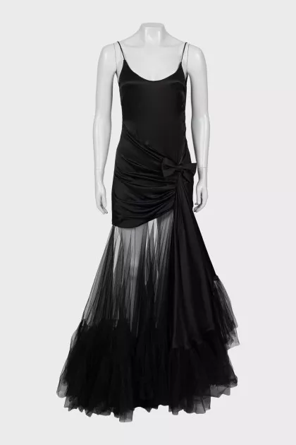 Dress with straps and tulle hem