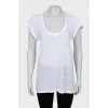 Linen T-shirt with a deep neckline