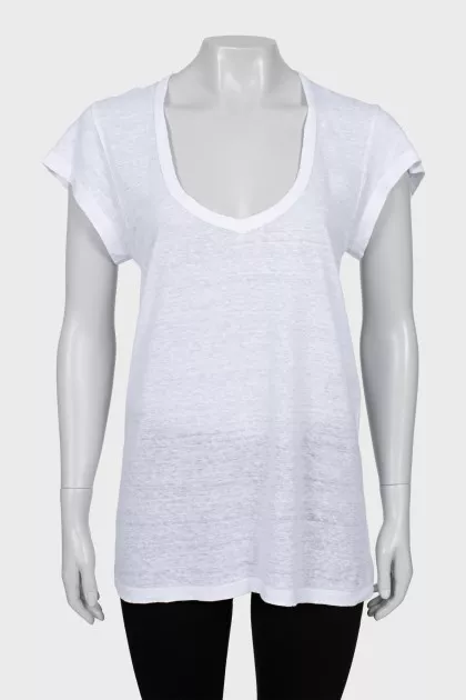 Linen T-shirt with a deep neckline
