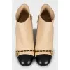 Leather ankle boots decorated with chain