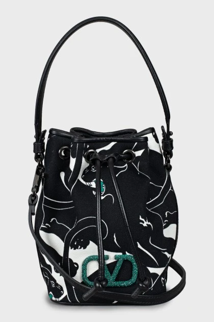 Fabric bucket bag with tag