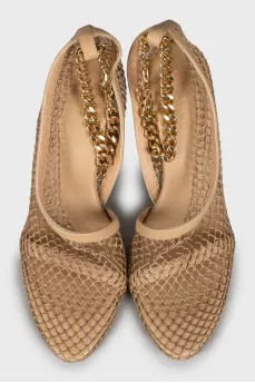 Beige sandals decorated with mesh