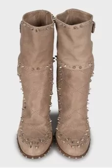 Suede ankle boots decorated with rhinestones