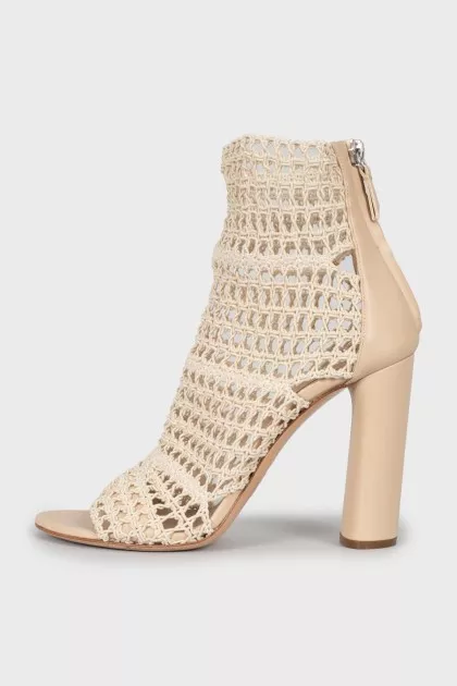 Ankle boots with heels and woven inserts