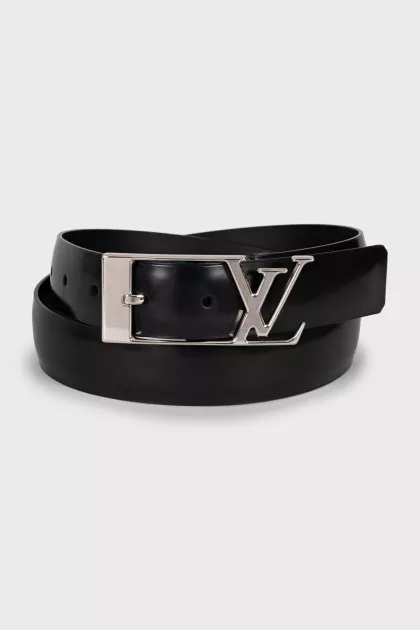 Men's leather belt with silver buckle