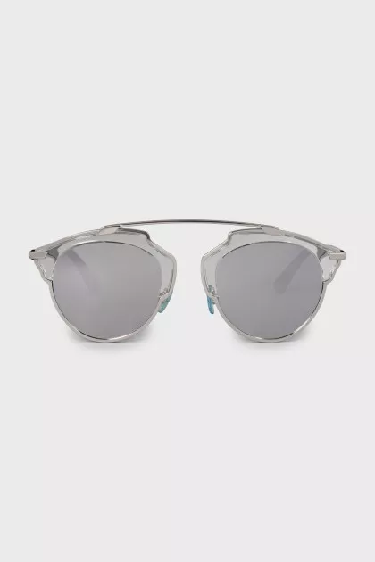 Sunglasses with mirrored lenses So Real