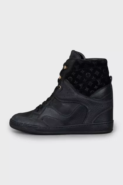 Leather boots with signature monogram