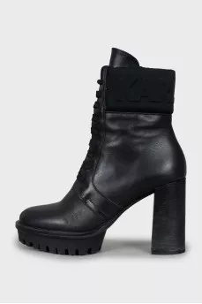 Leather ankle boots with laces and zip