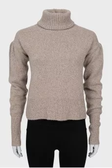 Cropped sweater with voluminous sleeves
