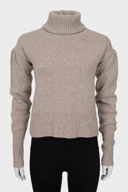 Cropped sweater with voluminous sleeves
