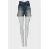 Shorts with raw edge and tag