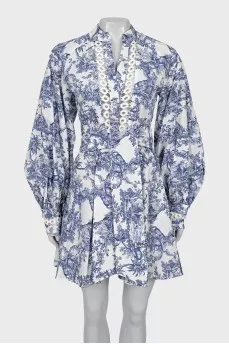 Fitted dress with sleeve decoration