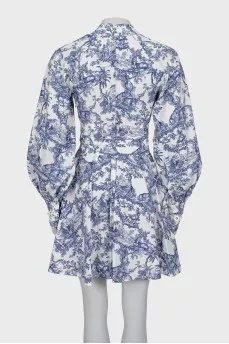 Fitted dress with sleeve decoration