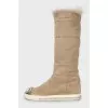 Insulated boots with decorative toes